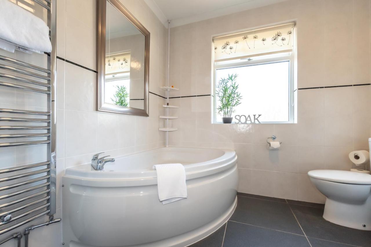 Cheerful 3-Bedroom Douglas House With Patio Southampton Exterior photo