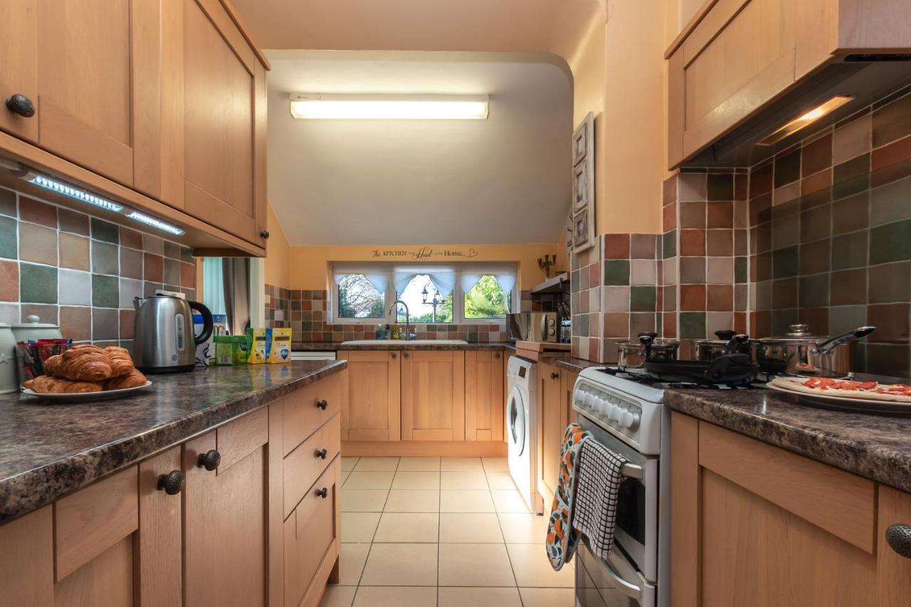 Cheerful 3-Bedroom Douglas House With Patio Southampton Exterior photo